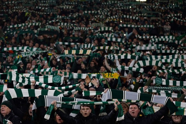 Дерби &laquo;Селтика&raquo; и &laquo;Рейнджерс&raquo; &ndash; электричество! Зеленое световое шоу, сумасшедшие болельщики и адские баннеры