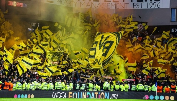 Футбол.  Лига Европы. "Рейнджерс" выбил из розыгрыша дортмундскую "Боруссию", "Барселона" прошла "Наполи", "Бетис" — "Зенит"
 