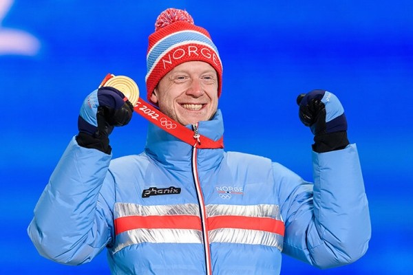 Йоханнес Бо – лидер (4 золотых!), Большунов сразу за ним, тройная чемпионка Йохауг. Главные мультимедалисты Пекина-2022 Йоханнес Бо – лидер (4 золотых!), Большунов сразу за ним, тройная чемпионка Йохауг. Главные мультимедалисты Пекина-2022