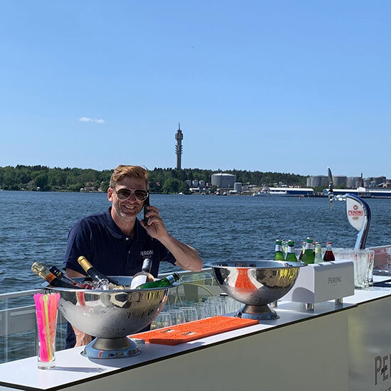 Игрок «МЮ» из великого финала ЛЧ-1999 много лет страдал от травмы колена, а теперь наслаждается работой в пиццерии