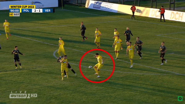 Чемпион мира в боксе Усик дебютировал в украинском футболе: мог забить первым касанием, и даже разогнал опасную атаку Чемпион мира в боксе Усик дебютировал в украинском футболе: мог забить первым касанием, и даже разогнал опасную атаку