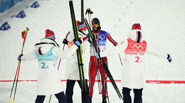 Норвежские двоеборцы выиграли командный турнир на Играх в Пекине