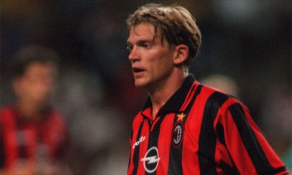 Игрок «МЮ» из великого финала ЛЧ-1999 много лет страдал от травмы колена, а теперь наслаждается работой в пиццерии