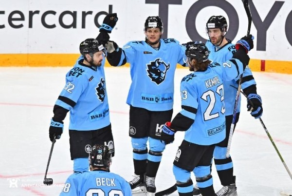 Хоккей.  Товарищеский матч. Минское "Динамо" победило солигорский "Шахтер"
 