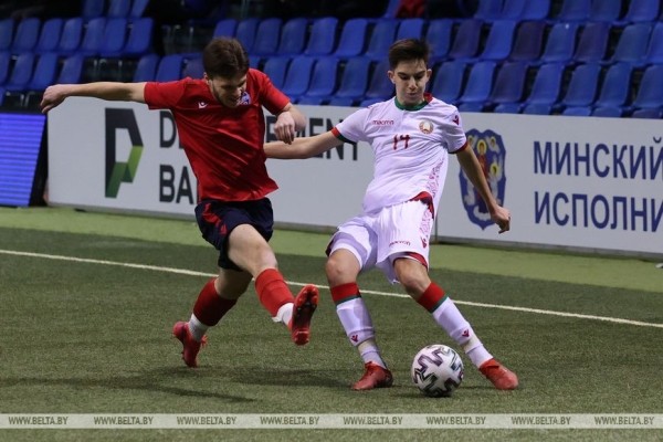 ФОТОФАКТ: Юношеский футбольный турнир "Кубок развития" проходит в Минске ФОТОФАКТ: Юношеский футбольный турнир "Кубок развития" проходит в Минске
