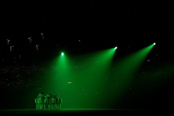 Дерби &laquo;Селтика&raquo; и &laquo;Рейнджерс&raquo; &ndash; электричество! Зеленое световое шоу, сумасшедшие болельщики и адские баннеры