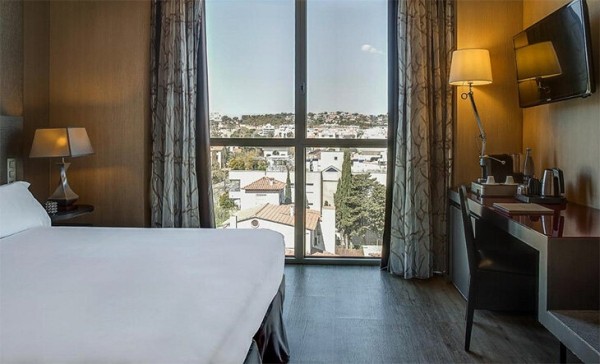 Месси купил новый отель – и сразу уволил весь персонал. Город сильно обиделся, но так Лео строит гостиничную империю Месси купил новый отель – и сразу уволил весь персонал. Город сильно обиделся, но так Лео строит гостиничную империю