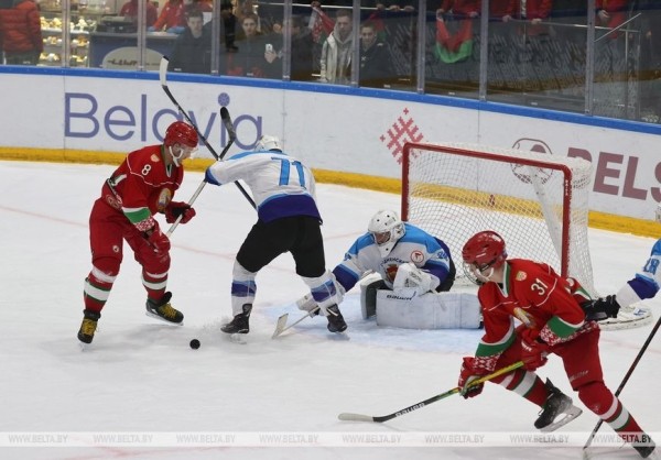 Команда Президента обыграла Гродненскую область и вырвалась в лидеры хоккейного турнира