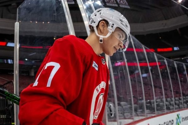 Хоккей.  НХЛ. "Нью-Джерси" потерпел домашнее поражение от "Торонто" со счетом 1:7, Егор Шарангович отдал голевой пас
  