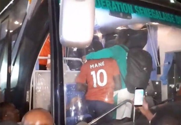 Мане оплатил лечение ребенка, которого сбил мотоцикл. Они случайно оказались в одной больнице (спасибо травме на КА) 