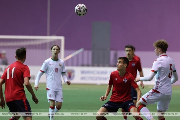 ФОТОФАКТ: Юношеский футбольный турнир "Кубок развития" проходит в Минске ФОТОФАКТ: Юношеский футбольный турнир "Кубок развития" проходит в Минске