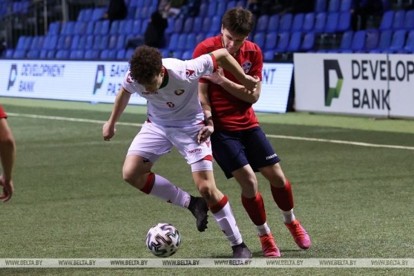 ФОТОФАКТ: Юношеский футбольный турнир "Кубок развития" проходит в Минске ФОТОФАКТ: Юношеский футбольный турнир "Кубок развития" проходит в Минске