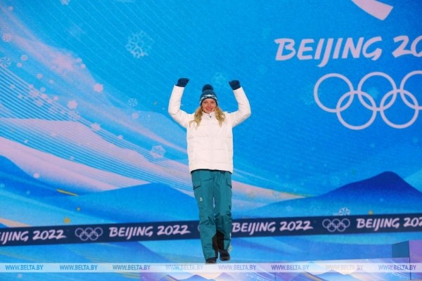 Белорусской фристайлистке Анне Гуськовой вручена серебряная медаль ОИ-2022