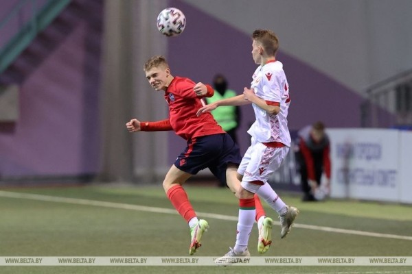 ФОТОФАКТ: Юношеский футбольный турнир "Кубок развития" проходит в Минске ФОТОФАКТ: Юношеский футбольный турнир "Кубок развития" проходит в Минске