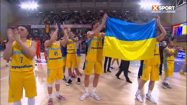 Поддержка Украины на спортивных аренах: «Барселона» с «Наполи» против войны, сине-желтый флаг на матче россиян, послание Путину в Литве Поддержка Украины на спортивных аренах: «Барселона» с «Наполи» против войны, сине-желтый флаг на матче россиян, послание Путину в Литве