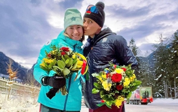 Смольский и Алимбекова посвящают себя друг другу: мотивация на успехи, помощь у трассы, замена расстройства на счастье и публичная нежность