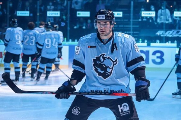 Хоккей. Тэйлор Бек: минскому "Динамо" по силам обыграть любого соперника
Хоккей. Тэйлор Бек: минскому "Динамо" по силам обыграть любого соперника