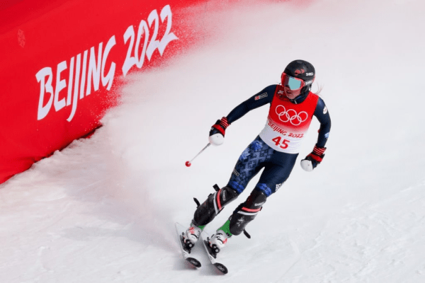 Россияне, которых завезли в Беларусь (25% команды на ОИ!), в Пекине были безнадежно далеки от медалей, но провалились не все, а некоторые и похвалили себя