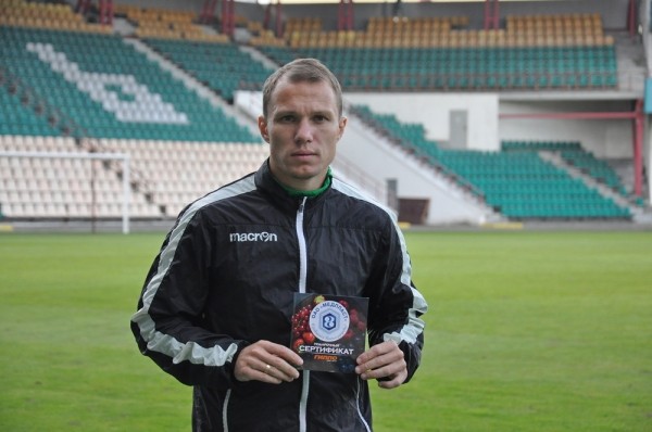 Футбол. "Всех обнял!" Артем Васьков покидает "Гомель"
Футбол. "Всех обнял!" Артем Васьков покидает "Гомель"