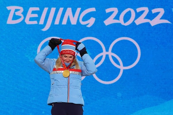 Йоханнес Бо – лидер (4 золотых!), Большунов сразу за ним, тройная чемпионка Йохауг. Главные мультимедалисты Пекина-2022 Йоханнес Бо – лидер (4 золотых!), Большунов сразу за ним, тройная чемпионка Йохауг. Главные мультимедалисты Пекина-2022