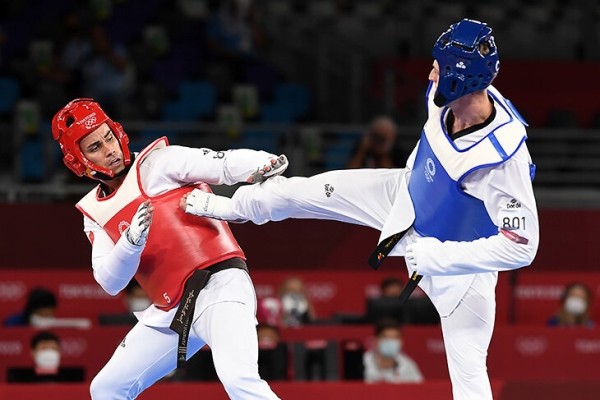 Знаете, почему тот парень в масле из Полинезии не на Олимпиаде? Спасает родину от последствий цунами – мгновенно собрал более $500 тысяч