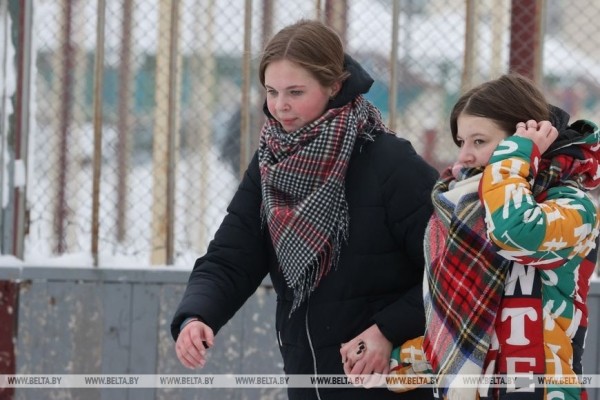 ФОТОФАКТ: В школах Могилева учащиеся осваивают катание на коньках и лыжах