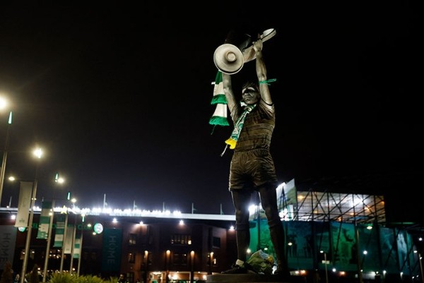 Дерби &laquo;Селтика&raquo; и &laquo;Рейнджерс&raquo; &ndash; электричество! Зеленое световое шоу, сумасшедшие болельщики и адские баннеры