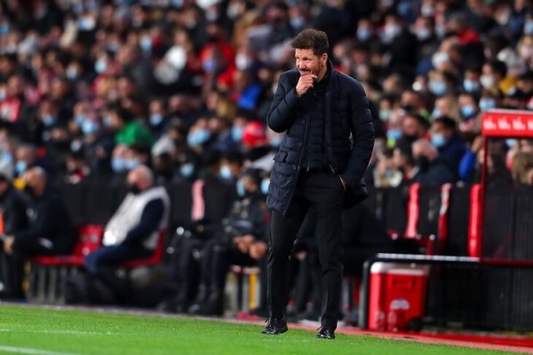 Что творится с «Атлетико»? У Облака провальный сезон, голов Суареса больше не хватает, а за спиной Симеоне плетут интриги