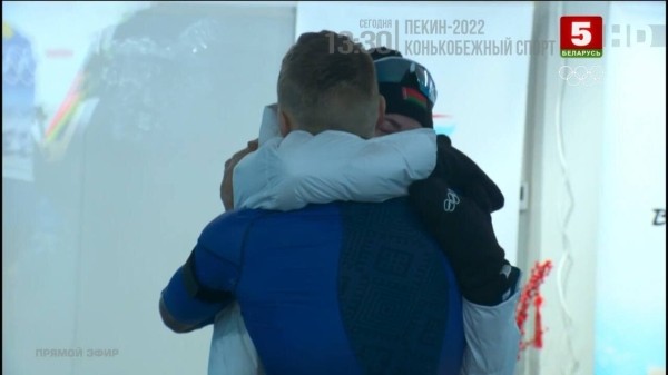 Смольский взял серебро в «индивидуаке»: идеально стрелял (в отличие от конкурентов), со скоростью помог россиянин, попал в объятья Алимбековой