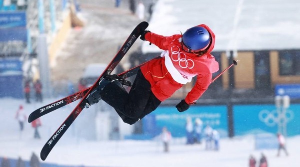 Китайская фристайлистка Гу Айлин стала двукратной олимпийской чемпионкой