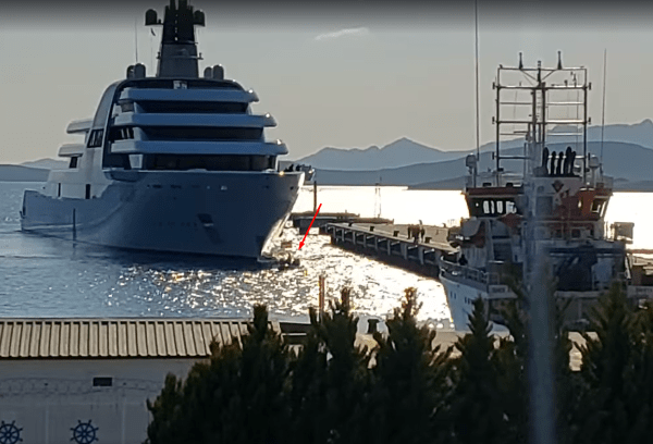 Суперяхта Абрамовіча збегла з-пад санкцый у Турцыю. Там яе заблакавалі юныя ўкраінскія яхтсмэны Суперяхта Абрамовіча збегла з-пад санкцый у Турцыю. Там яе заблакавалі юныя ўкраінскія яхтсмэны