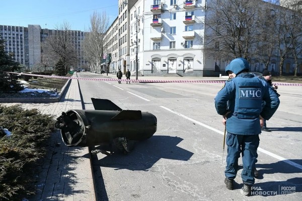 В Донецке упали обломки ракеты, погибло больше 20 человек. Эксперты считают, что ее могли выпустить русские, но в белспорте некоторые уже предъявляют украинцам