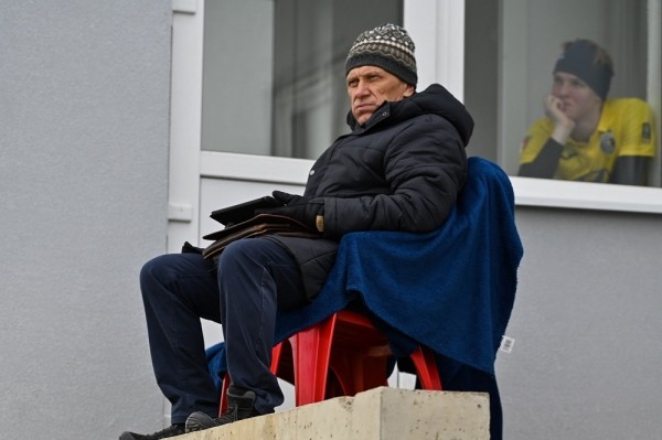 Футбол.  "Ислочь" потерпела поражение от "Слуцка" в матче с семью желтыми карточками
  