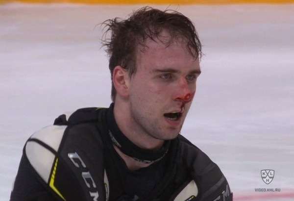 Хоккей.  КХЛ. Минское "Динамо", пропустив во втором периоде 7 безответных шайб, разгромно уступило СКА в первом матче плей-офф
  