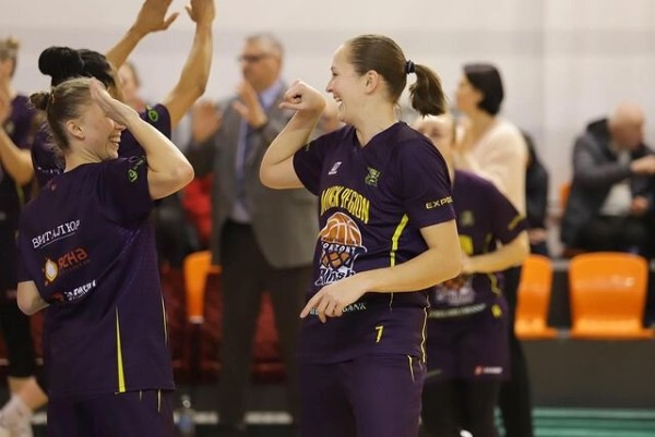 Пока в Украине убивают людей, белспорт живет обычной жизнью: спарринги, чемпионаты, восторг Пока в Украине убивают людей, белспорт живет обычной жизнью: спарринги, чемпионаты, восторг