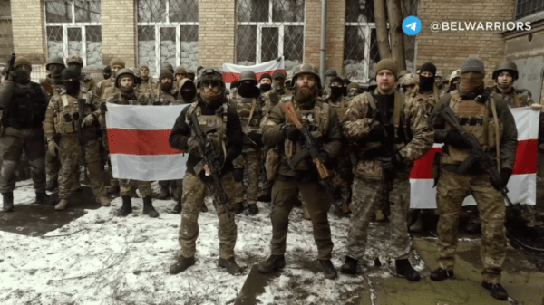 Батальон беларусов воюет за Украину (хотят прорваться к Мариуполю). Среди бойцов – чемпион Северной Америки по MMA, которого обвиняют в покушении на Лукашенко