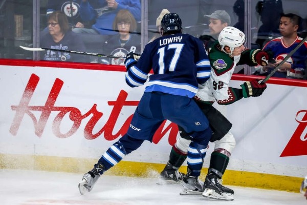 Хоккей.  НХЛ. "Аризона" в овертайме уступила "Виннипегу", Владислав Колячонок применил три хита
  