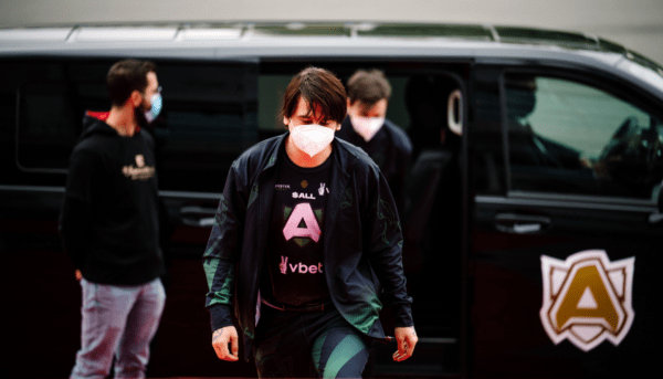 Разное.  Valve отменяет выплаты Беларуским контентмейкерам, "ПСЖ" собирает новую киберспортивную команду и другие новости индустрии за 18 марта
 