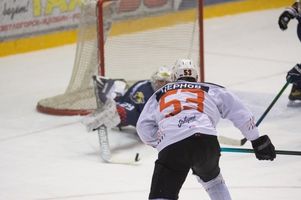 Хоккей. Parimatch-Экстралига. "Шахтер" в овертайме одолел "Металлург" и сравнял счет в полуфинальной серии
Хоккей. Parimatch-Экстралига. "Шахтер" в овертайме одолел "Металлург" и сравнял счет в полуфинальной серии