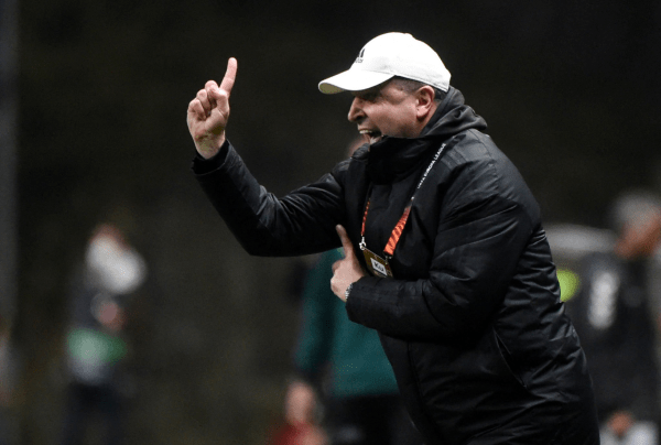 Тренеры, поработавшие в белфутболе, защищают Украину и призывают наших солдат остаться дома!