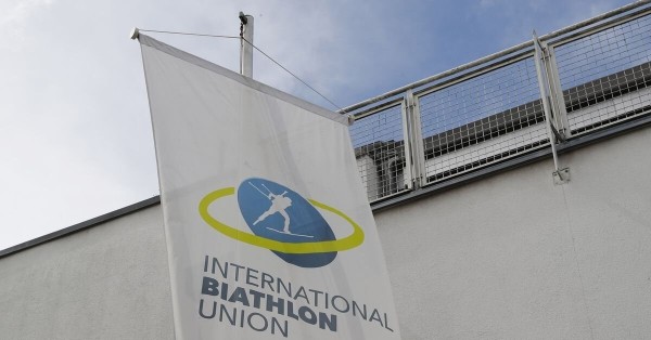 «Федерация Беларуси и спортсмены никак не выступили против войны в Украине». За что могло прилететь биатлонистам («нарушили гуманитарные обязательства»)