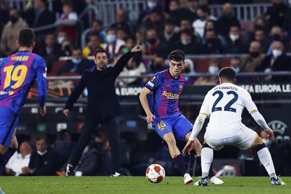 Хави уже многое изменил в «Барсе» – они с «Реалом» снова ровня. Самый смелый в Ла Лиге прессинг, установки детальнее, фланги эффективные и элегантные Хави уже многое изменил в «Барсе» – они с «Реалом» снова ровня. Самый смелый в Ла Лиге прессинг, установки детальнее, фланги эффективные и элегантные