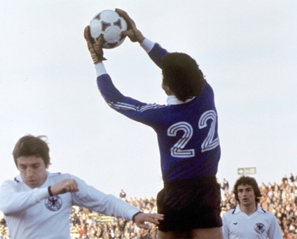 Все мячи на чемпионатах мира: в финале-1930 сыграли двумя разными, классику-1970 назвали в честь спутника, «джабулани»... Ох, «джабулани»!