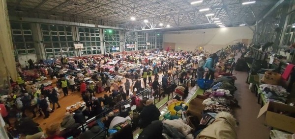 Поездки за 600 км, распредцентр в спортзале, иногда – агрессивное успокоение. Как экс-директор оршанского «Локомотива» помогает беженцам из Украины в Польше Поездки за 600 км, распредцентр в спортзале, иногда – агрессивное успокоение. Как экс-директор оршанского «Локомотива» помогает беженцам из Украины в Польше