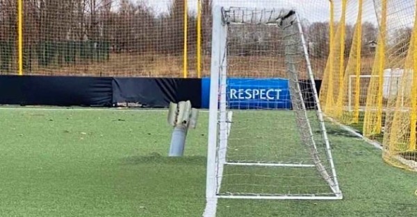 Российская армия уничтожает спортивную инфраструктуру в Украине: разрушили стадион клуба УПЛ (назван в честь русского), под обстрелы попали спорткомплексы и бассейн Российская армия уничтожает спортивную инфраструктуру в Украине: разрушили стадион клуба УПЛ (назван в честь русского), под обстрелы попали спорткомплексы и бассейн