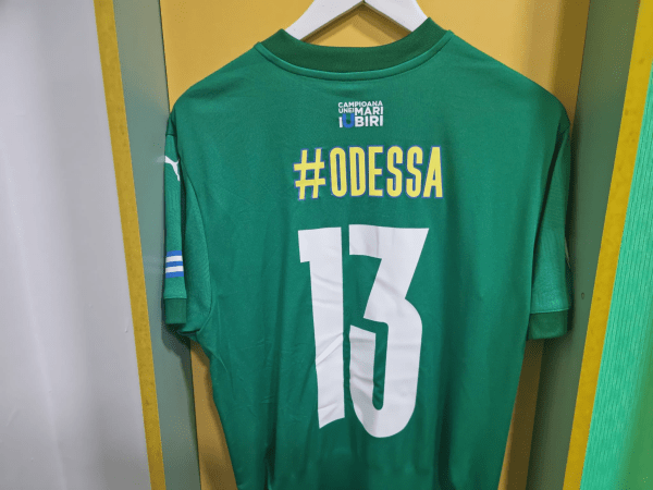 Румынский клуб нанес на футболки названия украинских городов вместо фамилий. Поддержка!