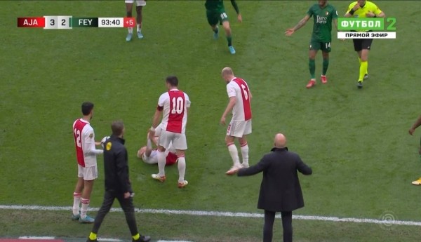 Самая нелепая симуляция года – Антони из «Аякса» уложили собственные партнеры Самая нелепая симуляция года – Антони из «Аякса» уложили собственные партнеры