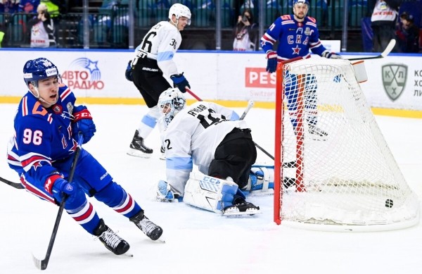 У белхоккея третье фиаско в сезоне: после неудач сборной минское «Динамо» ничего не показало в плей-офф КХЛ, хотя денег на клуб и легионеров не жалели