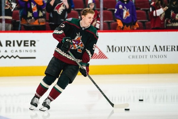 Хоккей. Владислав Колячонок набрал "+2" в победном поединке НХЛ "Аризоны" против "Торонто"
Хоккей. Владислав Колячонок набрал "+2" в победном поединке НХЛ "Аризоны" против "Торонто"