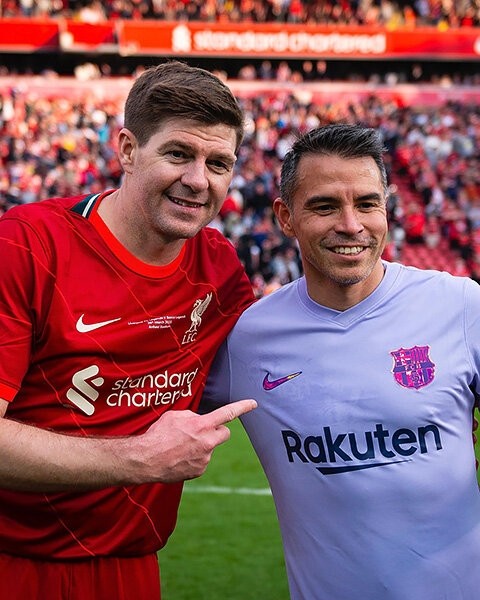 Вау, легенды «Барсы» и «Ливерпуля» сыграли на «Энфилде». Смотрите на Кюйта, Бароша, Ривалдо, Савиолу и других